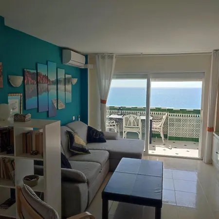 En Playa Semi-privada Benalmádena